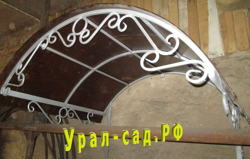 козырек над дверью